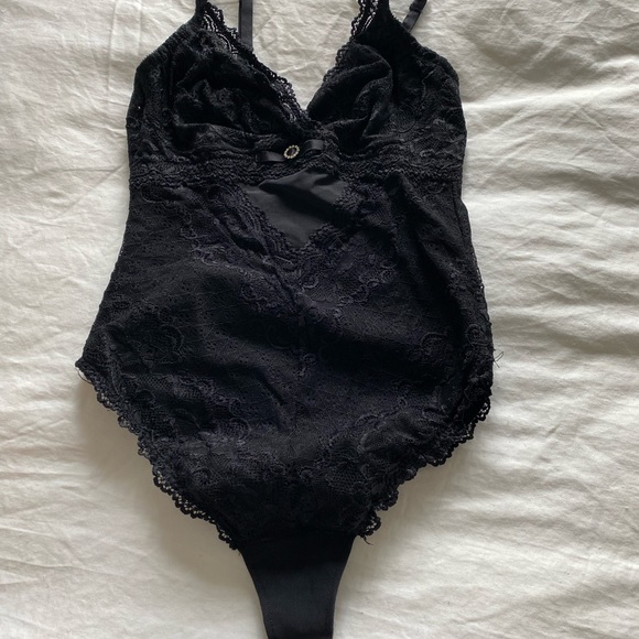Nayana Lace Bodysuit - Black -Medium - Picture 8 of 9